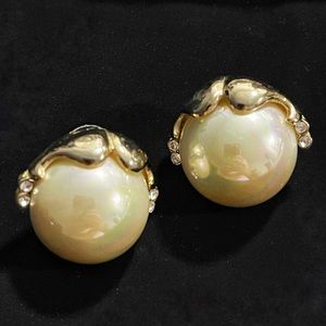 ✨Stunning Vintage Pearl Stud Earrings